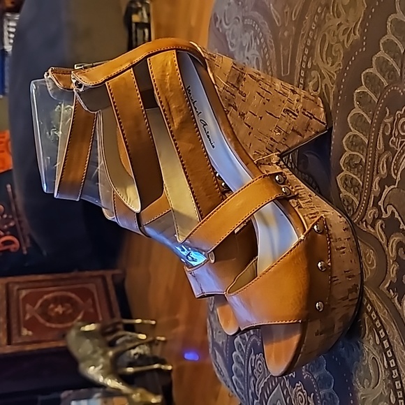 MICHAEL ANTONIO GLOBE WEDGE HEELS 8 - Picture 6 of 9